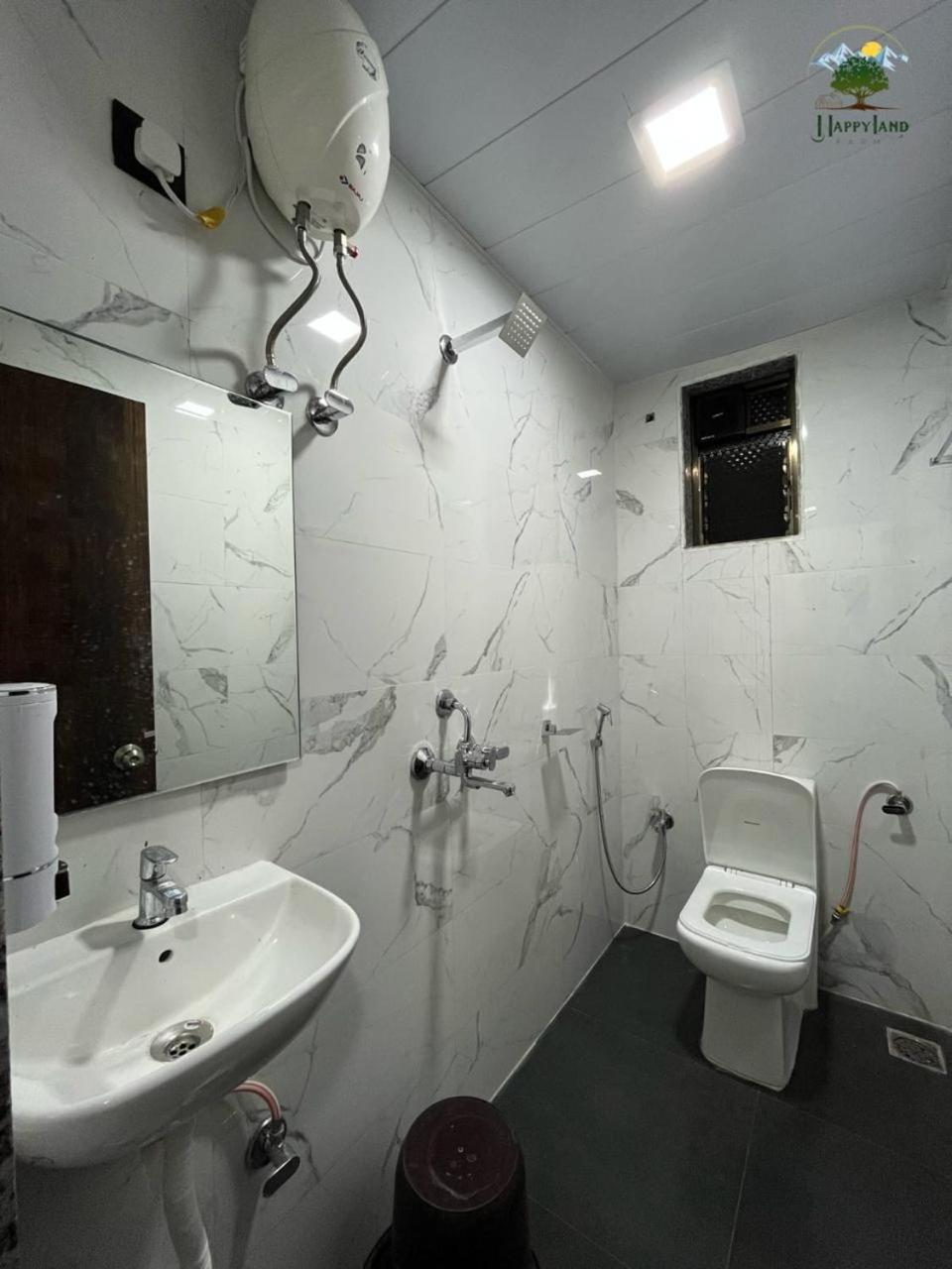 Happy Land Farm Hotel คาร์จัต ภายนอก รูปภาพ